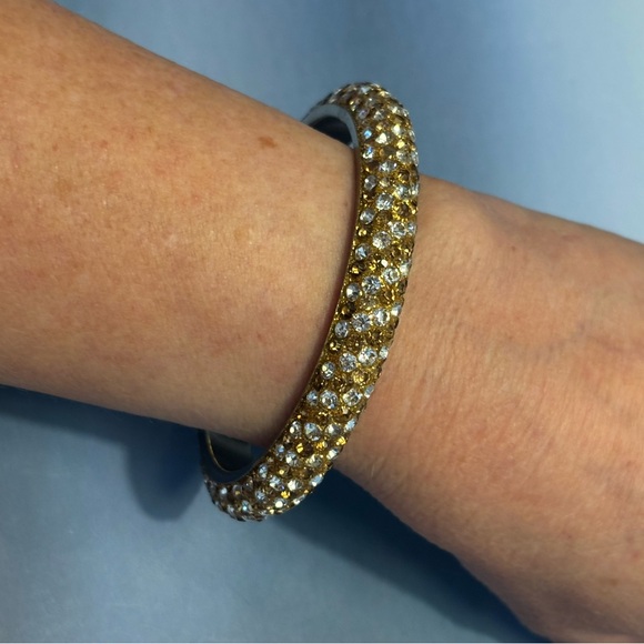 🛍️ 3 for $25 🛍️ Gold Tone Crystal Pavé Bracelet - Picture 1 of 11